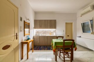 The kitchen of room 4 of Kamilari apartments